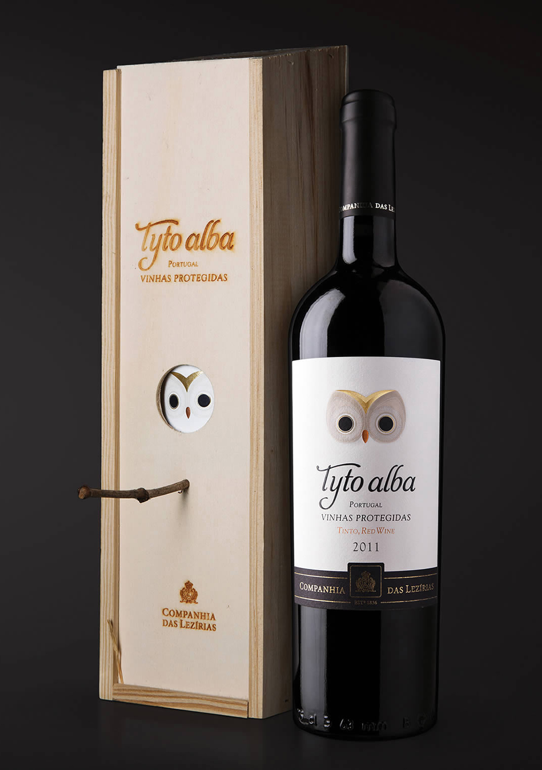 获pentawards2015奖的Tyto Alba葡萄酒包装设计